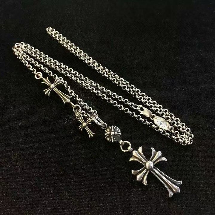 Ch**me He**ts necklaces